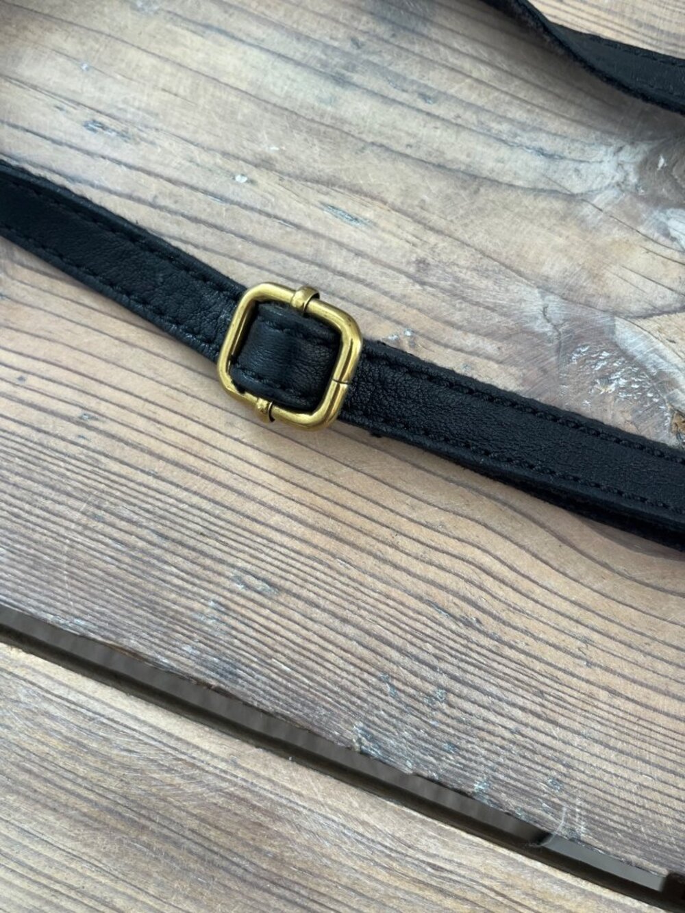 Fossil Black Leather Crossbody Bag with Brass Hardware Small Y2K - Picture 4 of 9